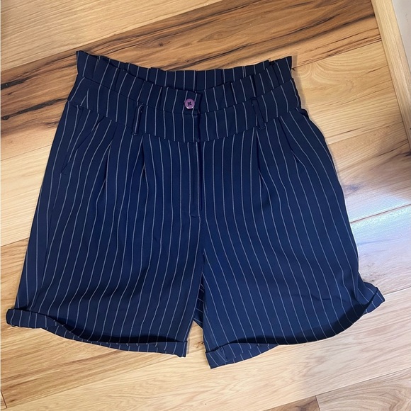 Vero Moda Size S Pinstripe Blue And White Paper bag Shorts Academia Rolled Hem - Picture 1 of 5